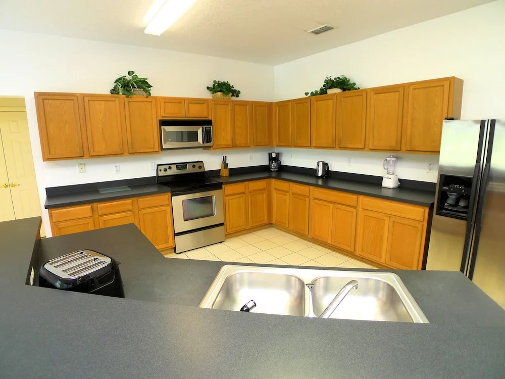 4 Bed Pool Home 253