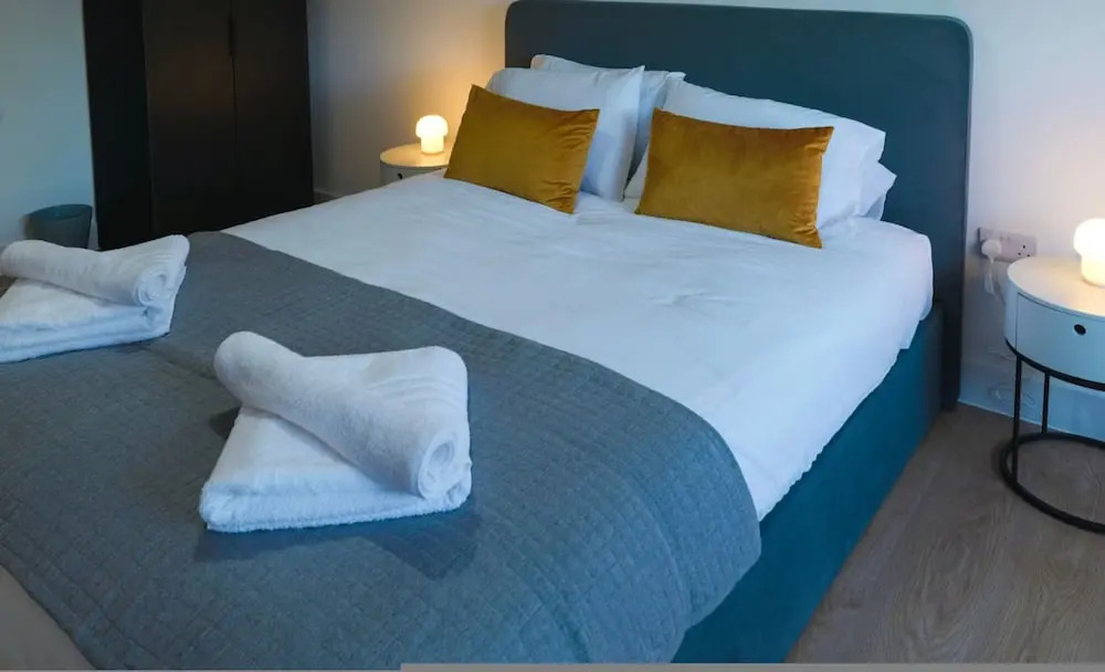 Luxury Manchester Apartment - Blue
