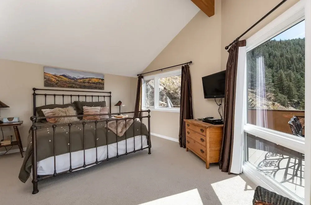 The Cedars Luxury  At Windcliff 5 Bedroom Home by RedAwning