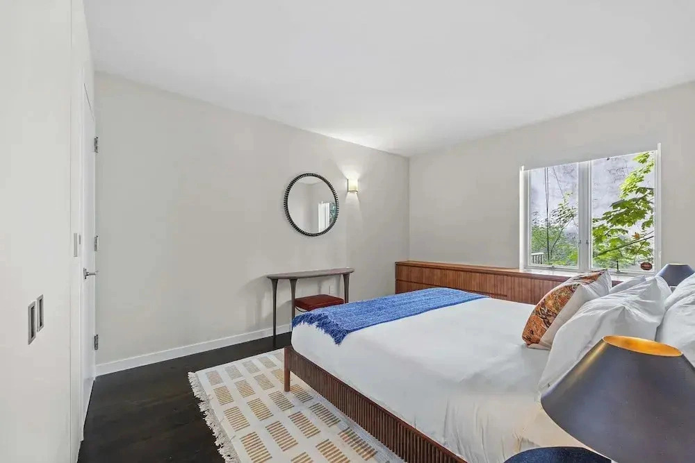 Prince by Rove Travel 2BR Soho Condo w Terrace