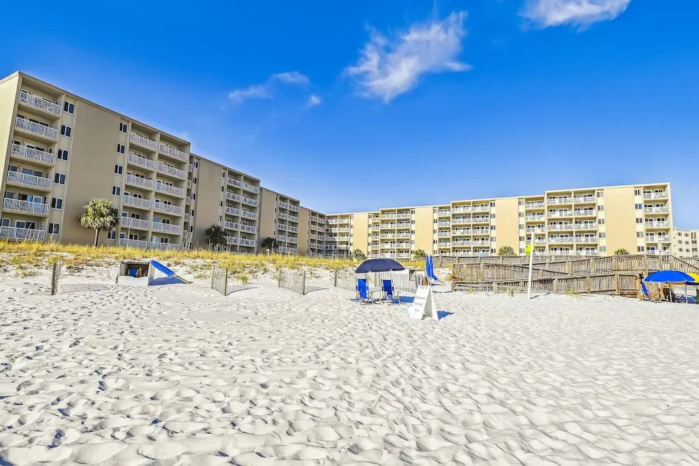 Holiday Surf & Racquet 614 2 Bedroom Condo by RedAwning