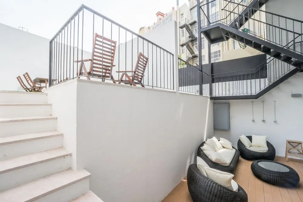Gulbenkian 2 bedroom with Private Garden