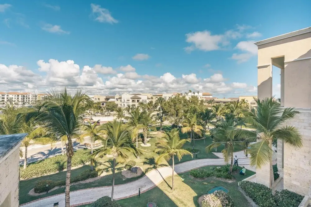 Relax at This Majestic Beachfront Apt at Aquamarina