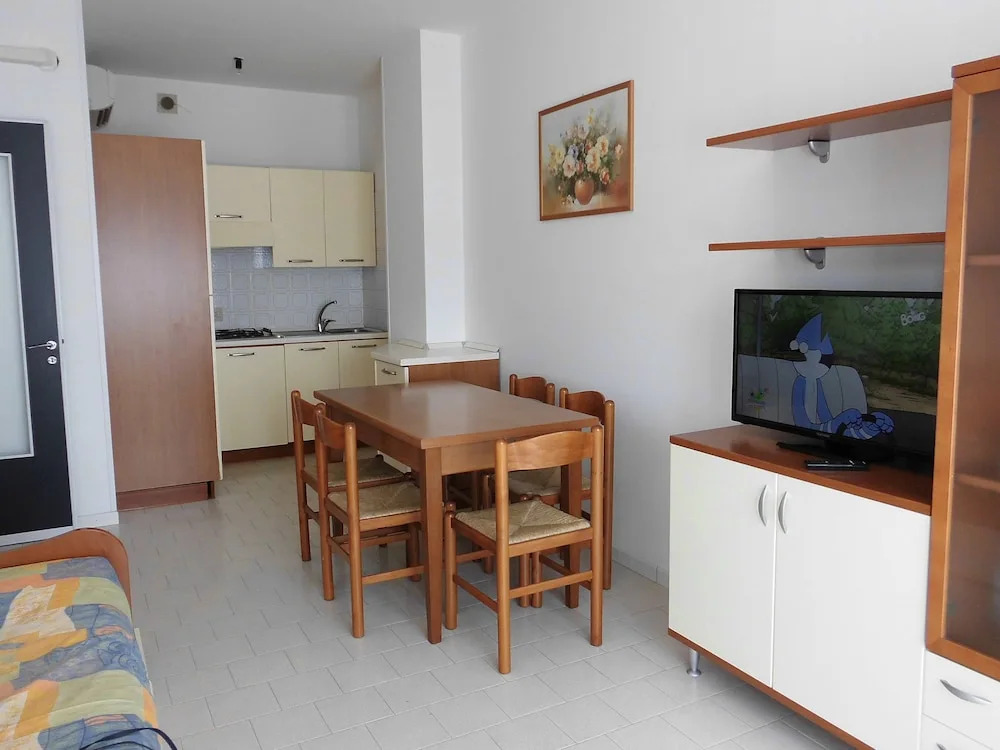 Serene Flat With Balcony and Pool - Beahost