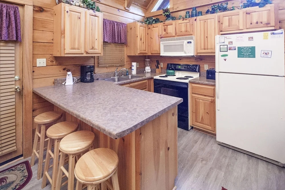 ER314- Yall Come Back Now- Great location- Close to town cabin