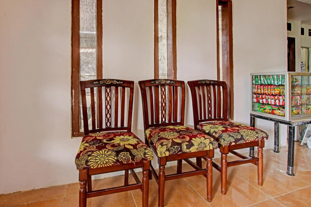SPOT ON 91506 Guest House Putri Raja