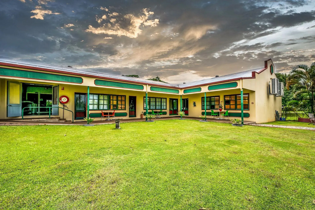 Tropical Lodge