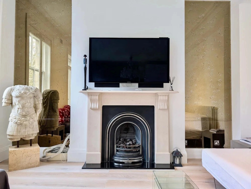 Stylish 1 Bed in SW7 With Private Balcony
