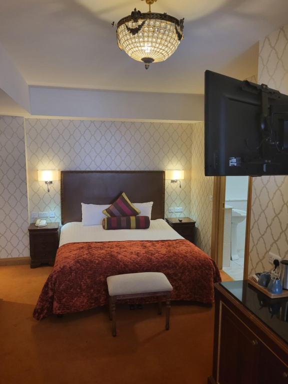 Lawlors Hotel