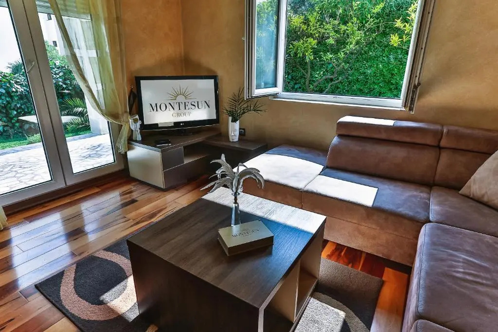Montesun Holiday Novak Home