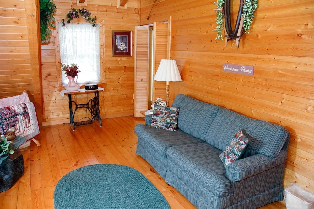 MAJESTIC OAKS - 3 Br Cabin