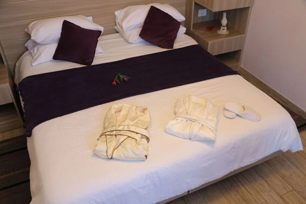 HOtello guest suites