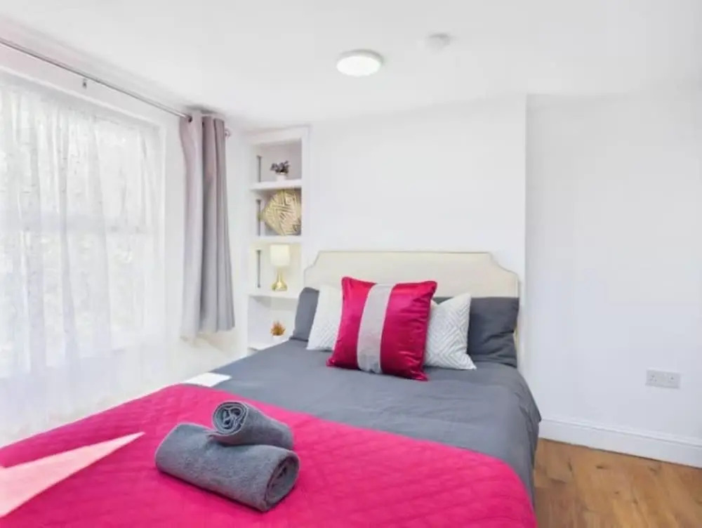 4BR London Home Piccadilly Line Sleeps 9