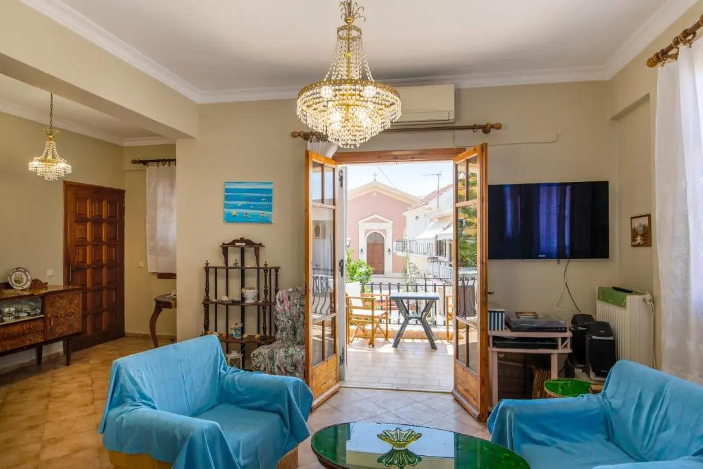 Traditional style 3 bedroom flat in Lixouri 6 guests