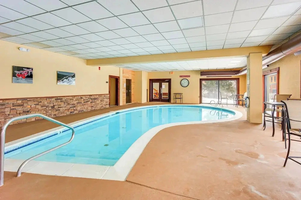 Hike, Bike & Swim: Mt Snow Condo w/ Resort Perks