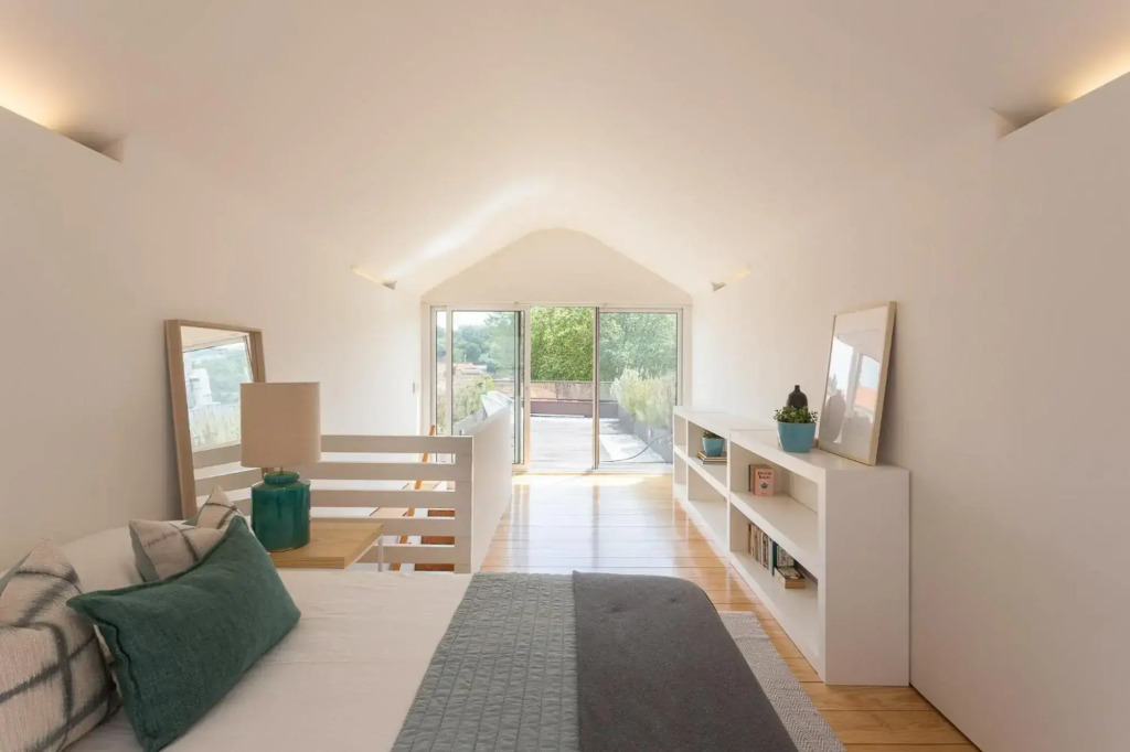 Skinny House