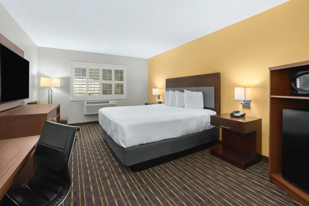 Hotel Aura SFO Airport FREE SHUTTLE