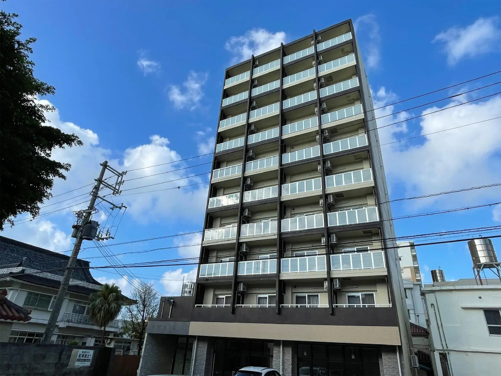 New Normal Hotel in NAMINOUE ニューノーマルホテルイン波の上