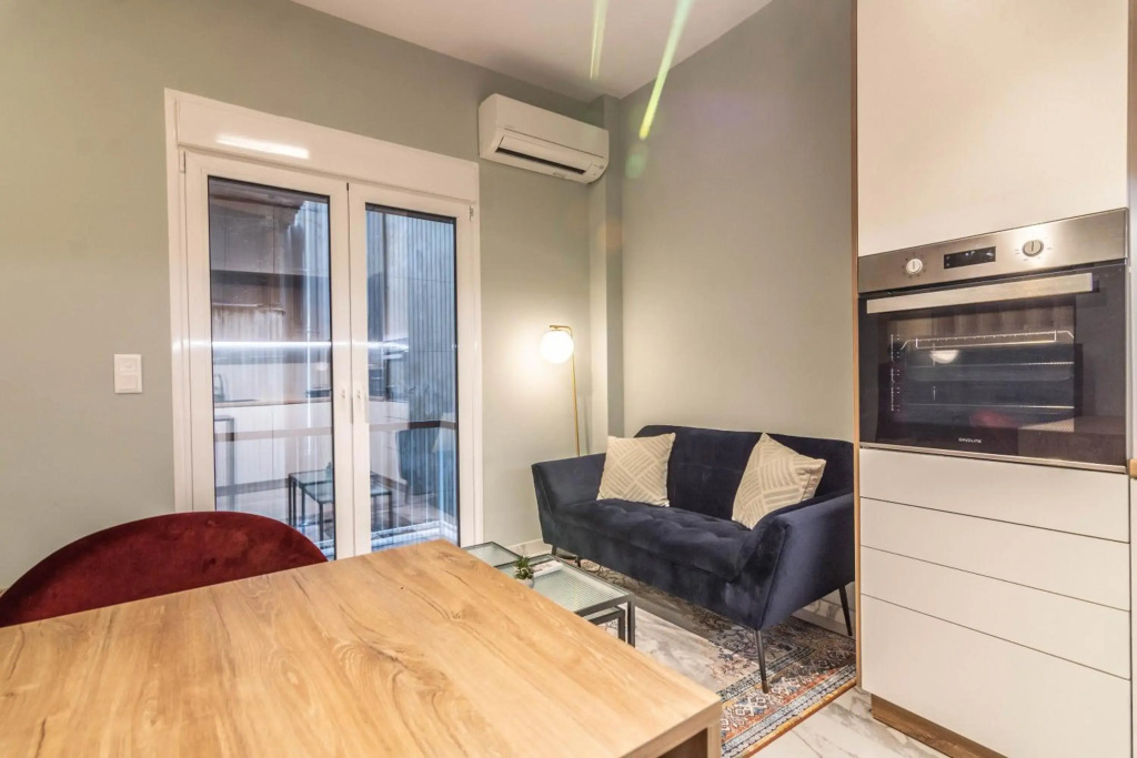 Cozy Apartment - 8' To Panormou Metro Station
