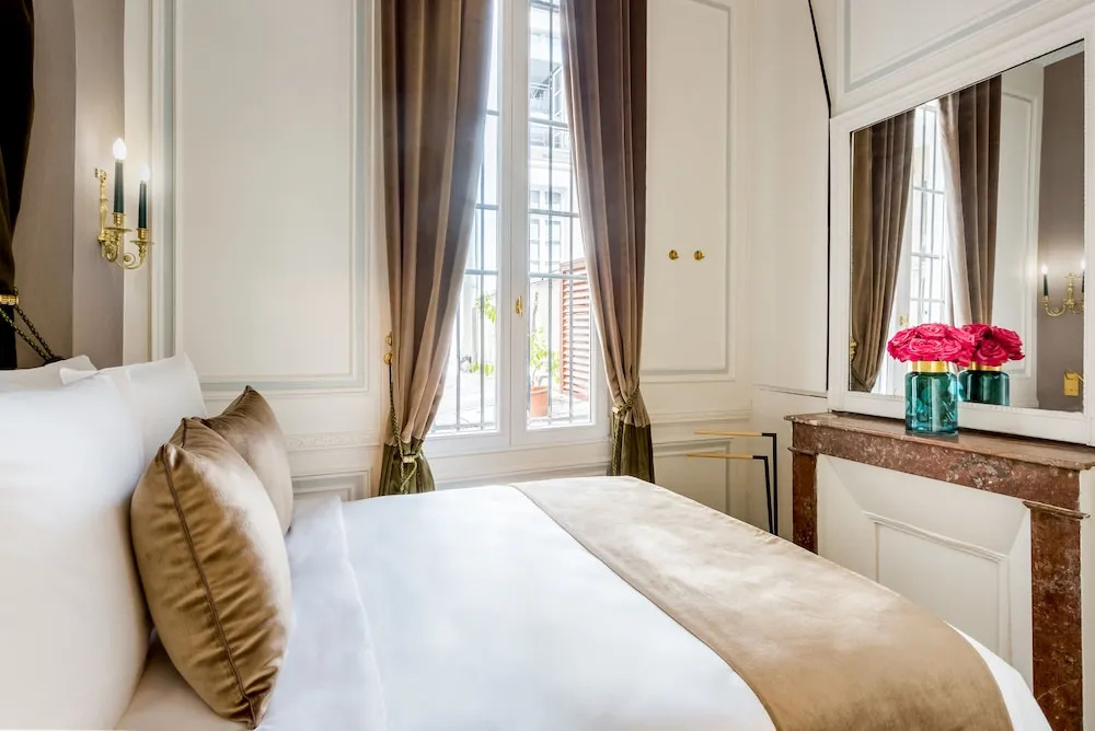 Luxury 3 Bedroom 2 Bathroom Palace Apartment - AC - Louvre