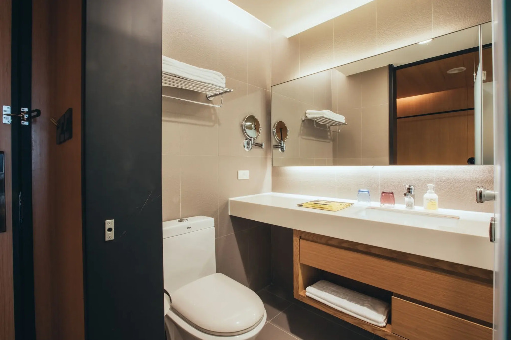 CHECK inn SELECT Chiayi RenAi