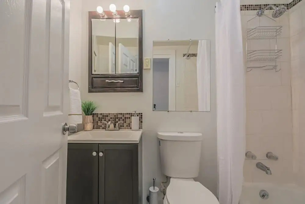 Peaceful One Bedroom Home Near Chicago