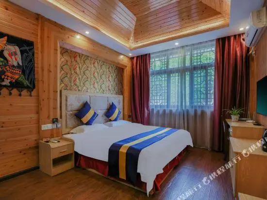 Manluo Flower Folk Hotel
