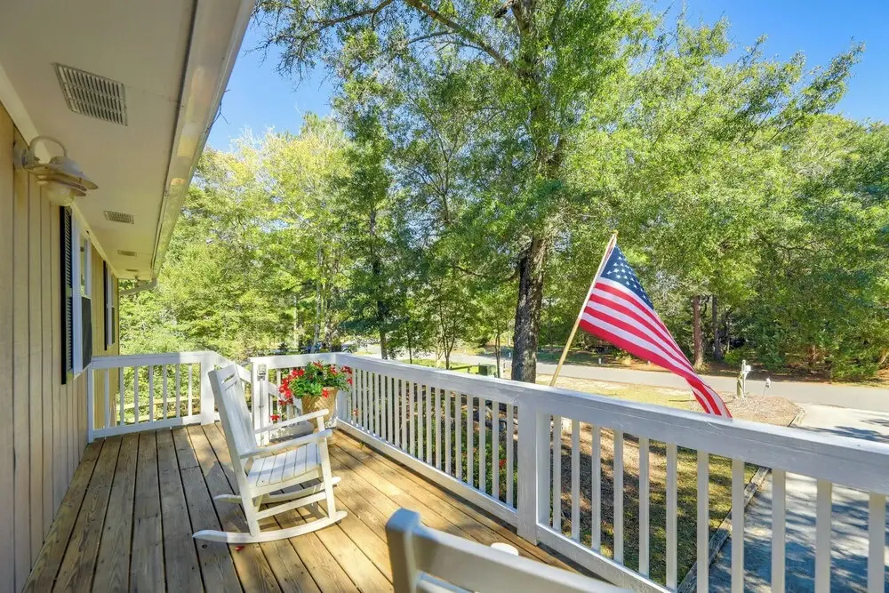Lovely Emerald Isle Home, Walk to Beach!
