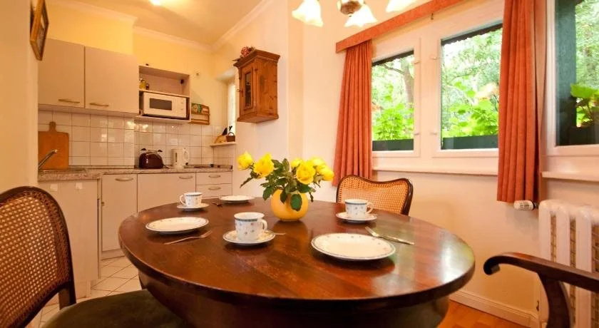 Strandvilla Hubertus Boltenhagen - Ferienwohnungen Apartment mit Parkplatz WLAN Küche Garten Grillplatz Waldbaden
