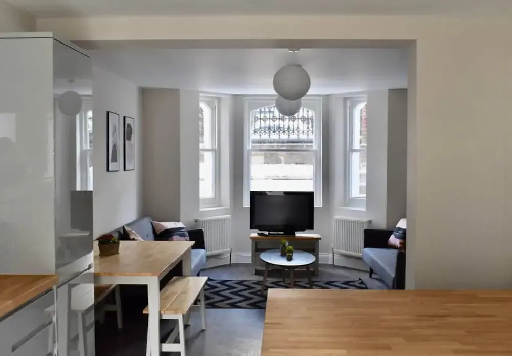Spacious 4 Bedroom Flat in Central Brighton