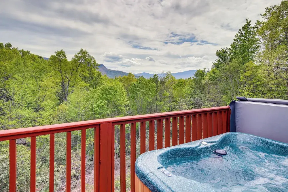 Upscale Mtn-View Smokies Cabin: Hot Tub & Fire Pit