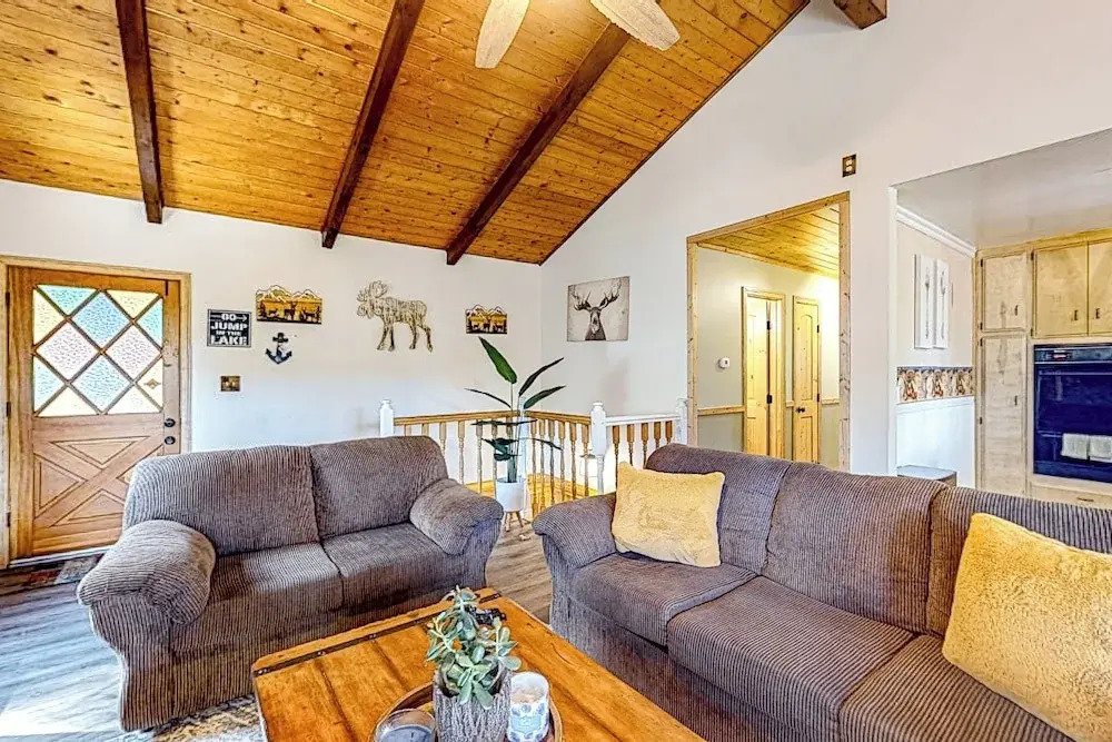 3BR Idyllic Cabin in the Woods w/ Wood Fireplace