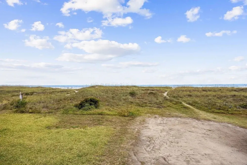 Spacious Beachfront Duplex - Top Floor - Dog Friendly 124 S Fletcher