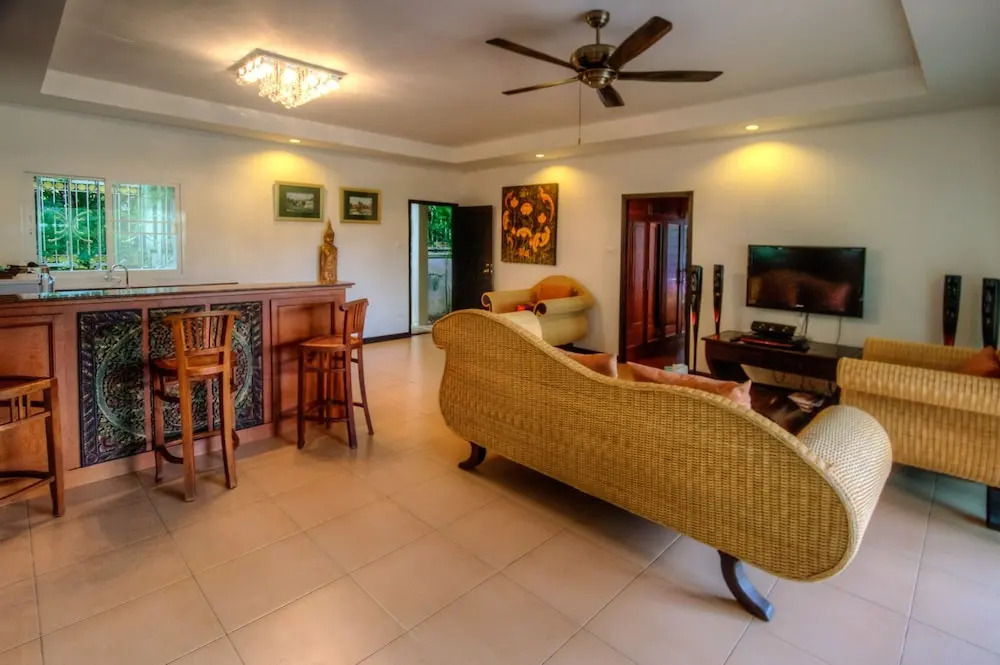 Pommard Villa by Jetta