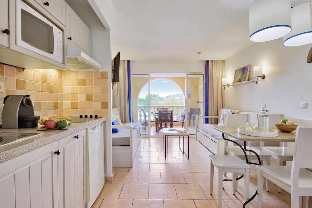 Picturesque 4-person Seaside Retreat