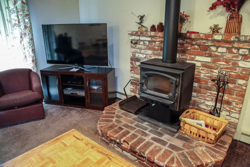 Chateau de Montagne 3 Spacious Condo With Great Complex Amenities On the Shuttle Route by RedAwning