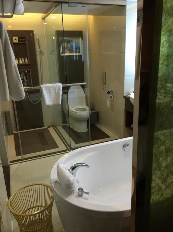 Hollyston Hotel