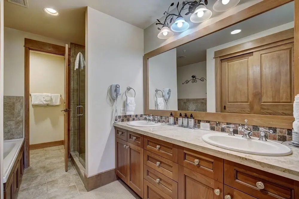 Luxurious 1 BR in River Run Village with Ski in ski out condo
