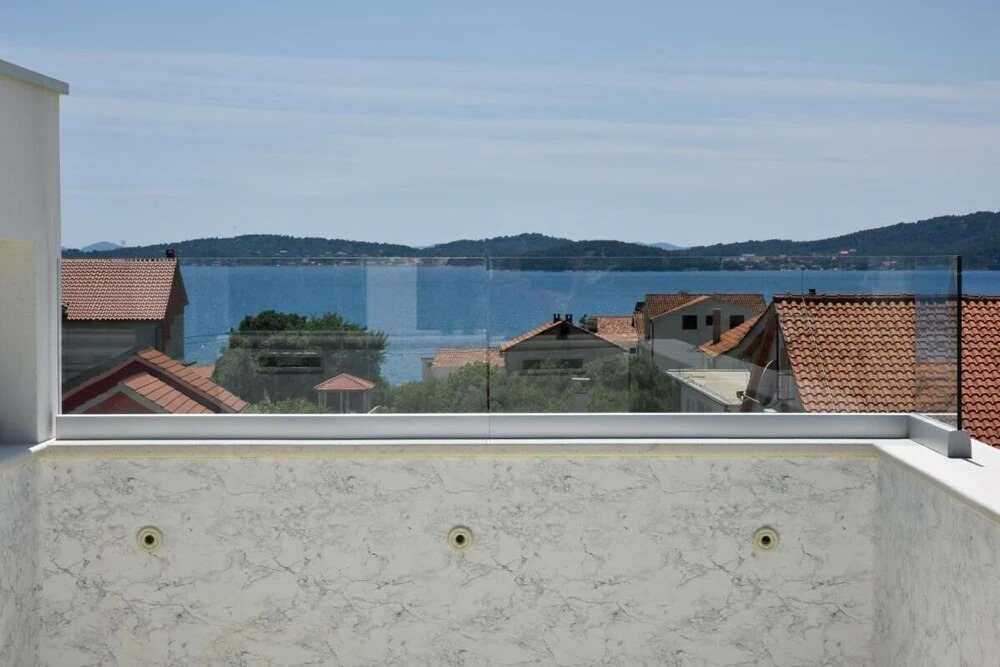 Villa La Perla with pool