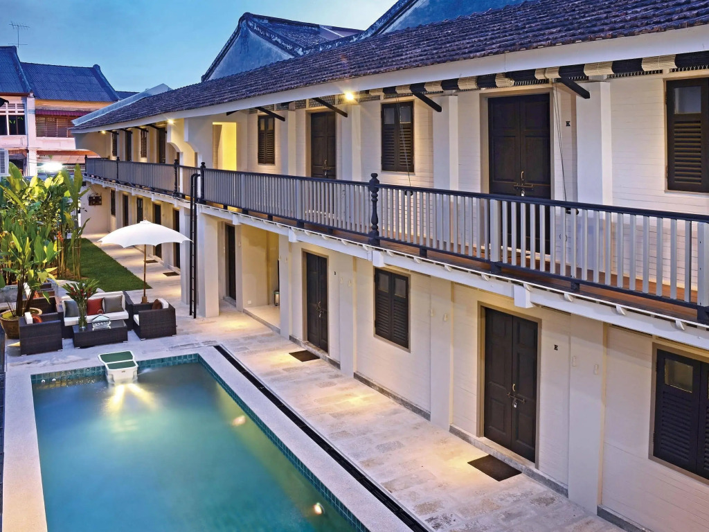 Noordin Mews