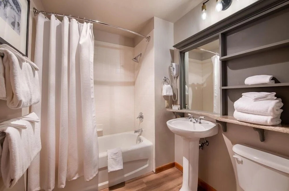 Premium Unit 1403 - Two Bedroom - Zephyr Mountain Lodge 2 Condo