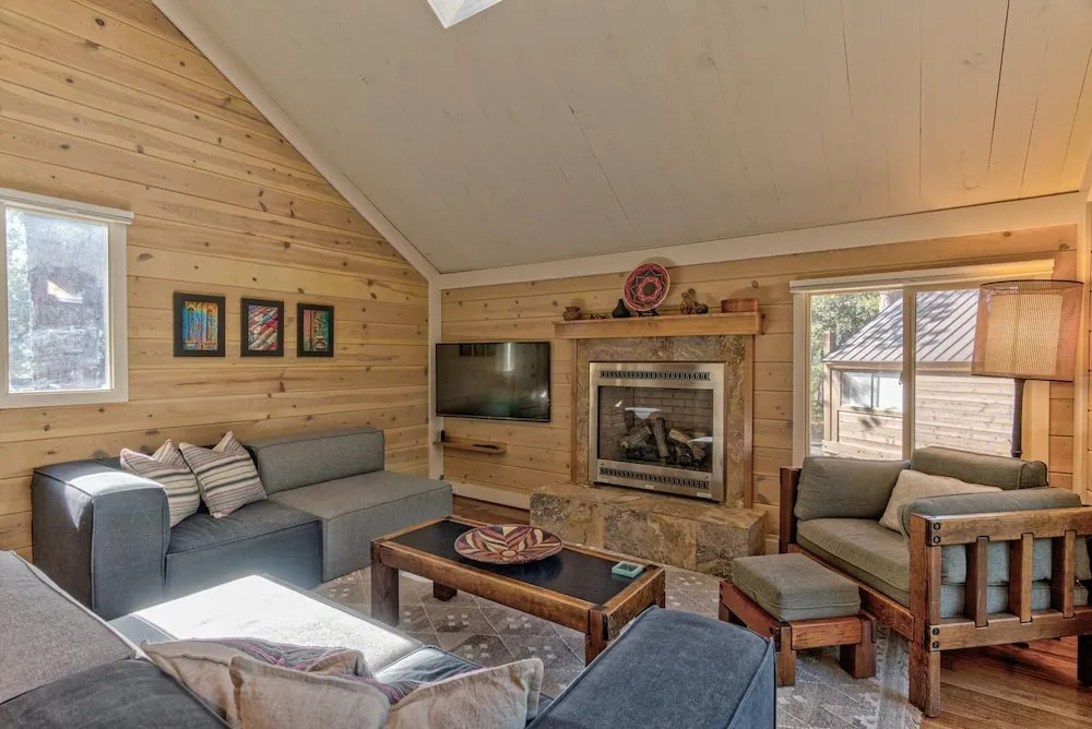 Pole House #13 by Village Properties at Sunriver