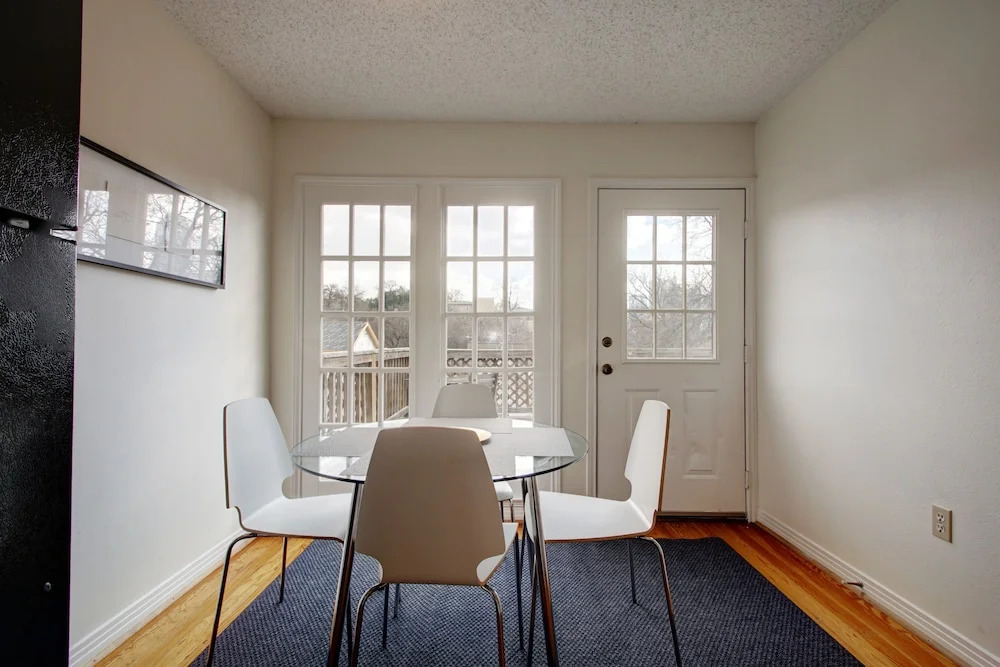 3BR 2BA Downtown Austin Charming Bungalow by RedAwning