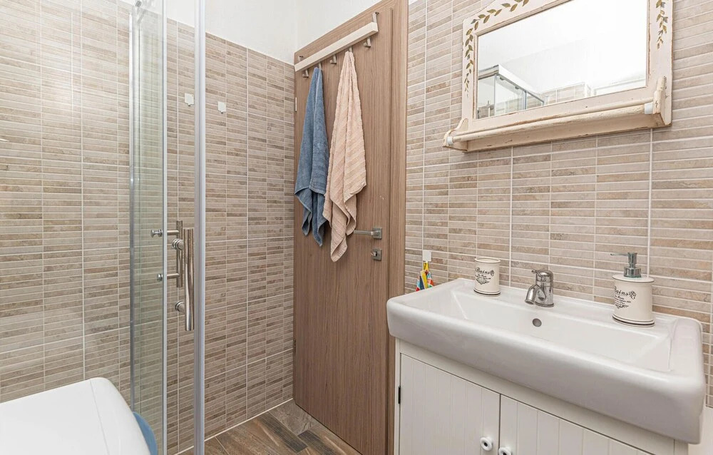 Beautiful Apartment in Rogoznica With Wifi and 2 Bedrooms