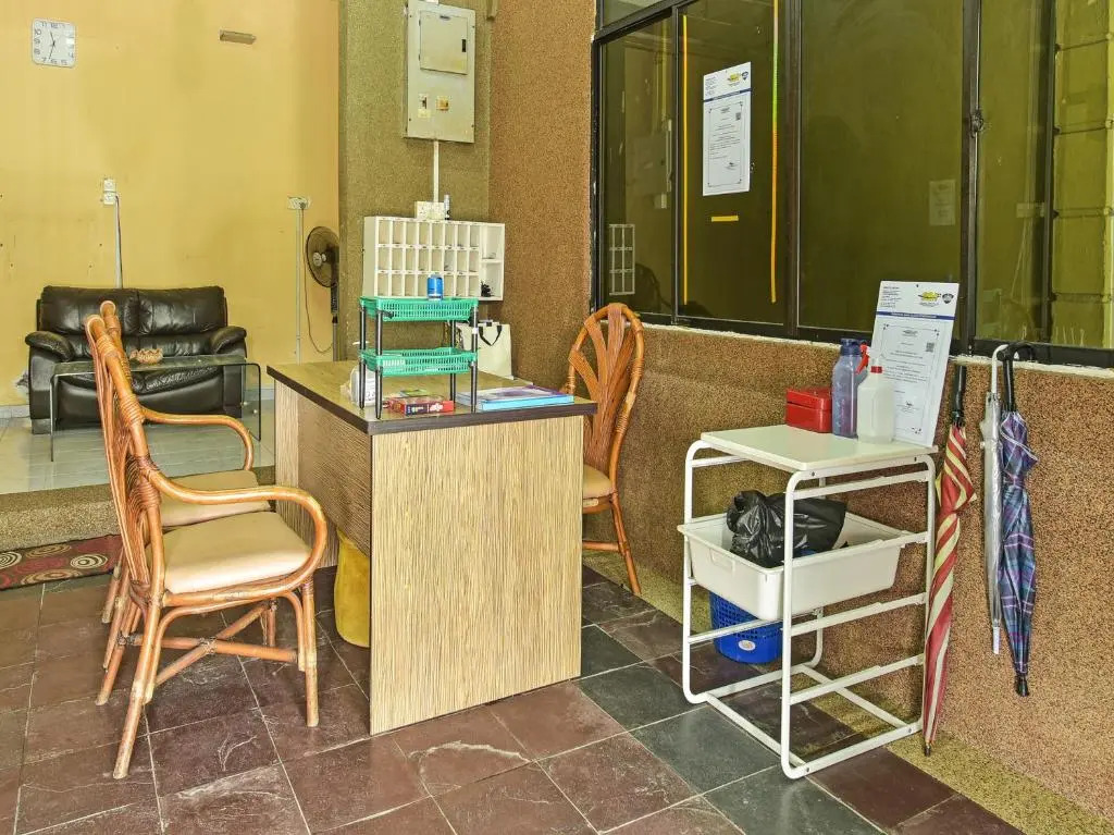 OYO 90706 Empire Inn 2
