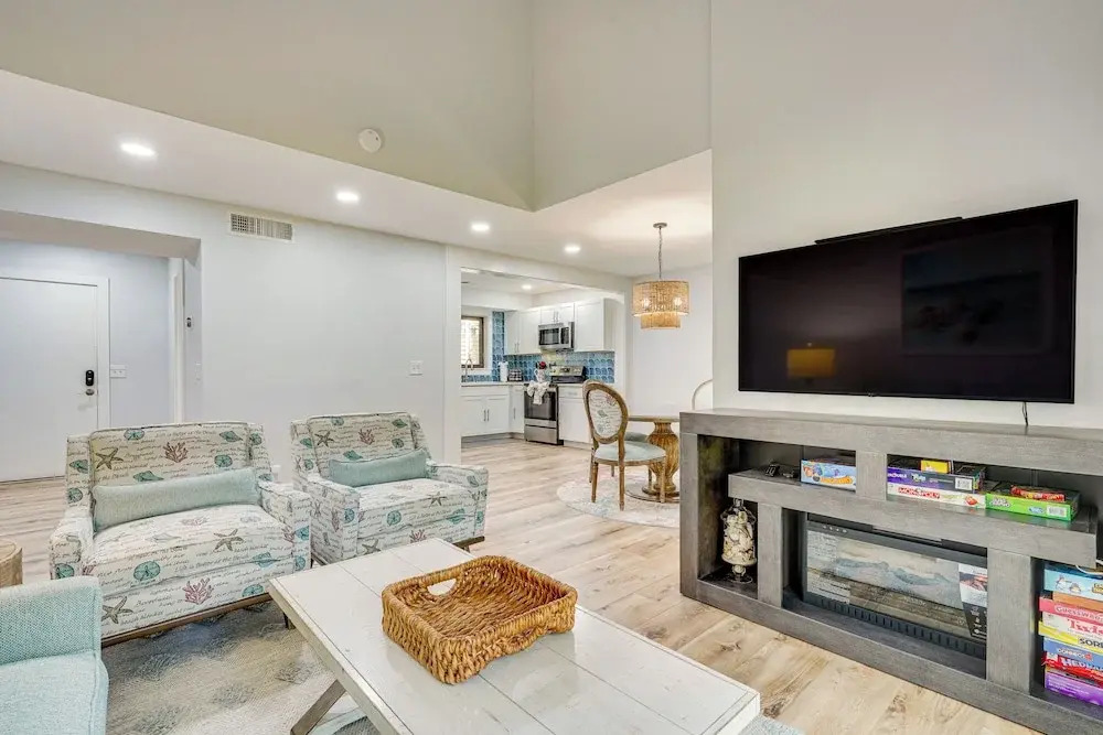 < 1 Mi To Seabrook Island Beach: Sunny Retreat!