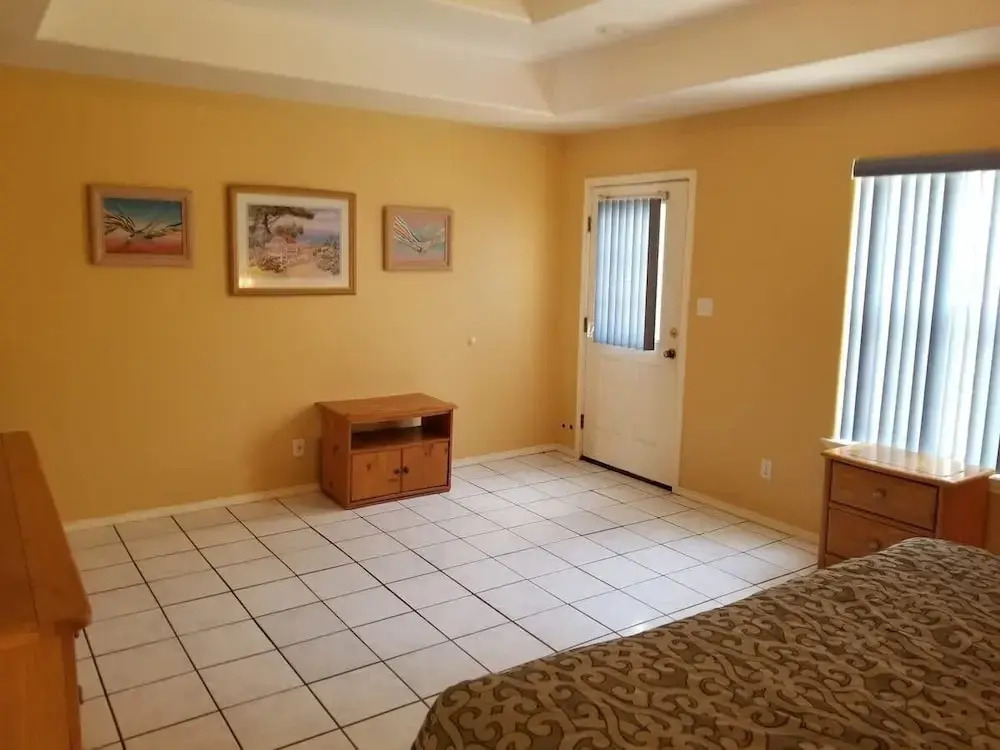 Ground Floor Duplex 1/2 block to Beach BBQ ok 2 Bedroom Home by RedAwning