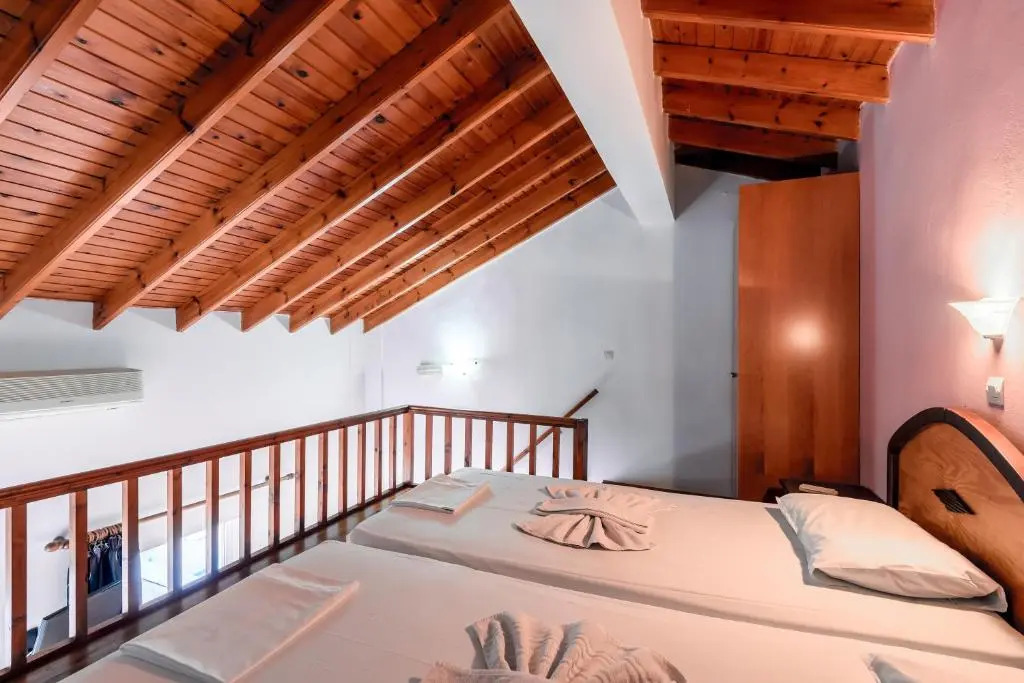 APARTMENT3 50metres from THE sea 'NEW LISTING'