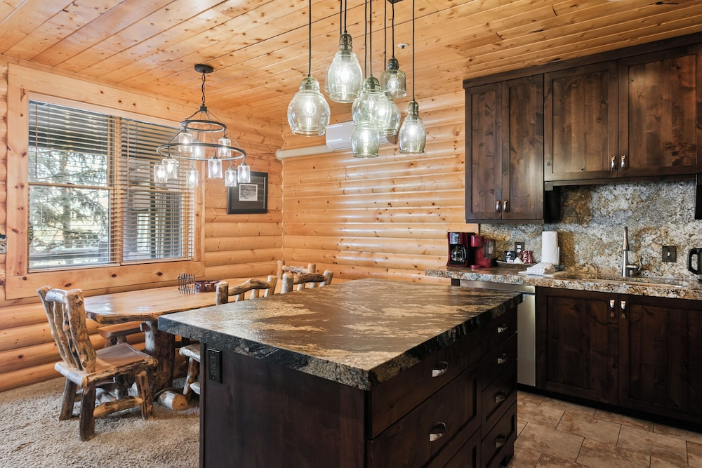 Deer Valley Condo Near Base Hot Tub