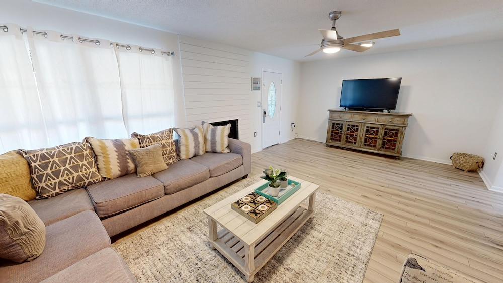 Coastal Comfort 3 Bedroom Townhouse